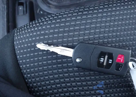 2013 Mazda Mazda3 I Sport из США, поврежденный, VIN JM1BL1UP6D1813257